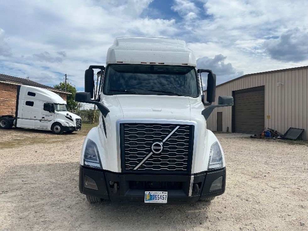 Sleeper Tractor-Heavy Duty Tractors-Volvo-2019-VNL64760-San Antonio-TX-652,144\n\t\tmiles-$ 56,000 - Image 2