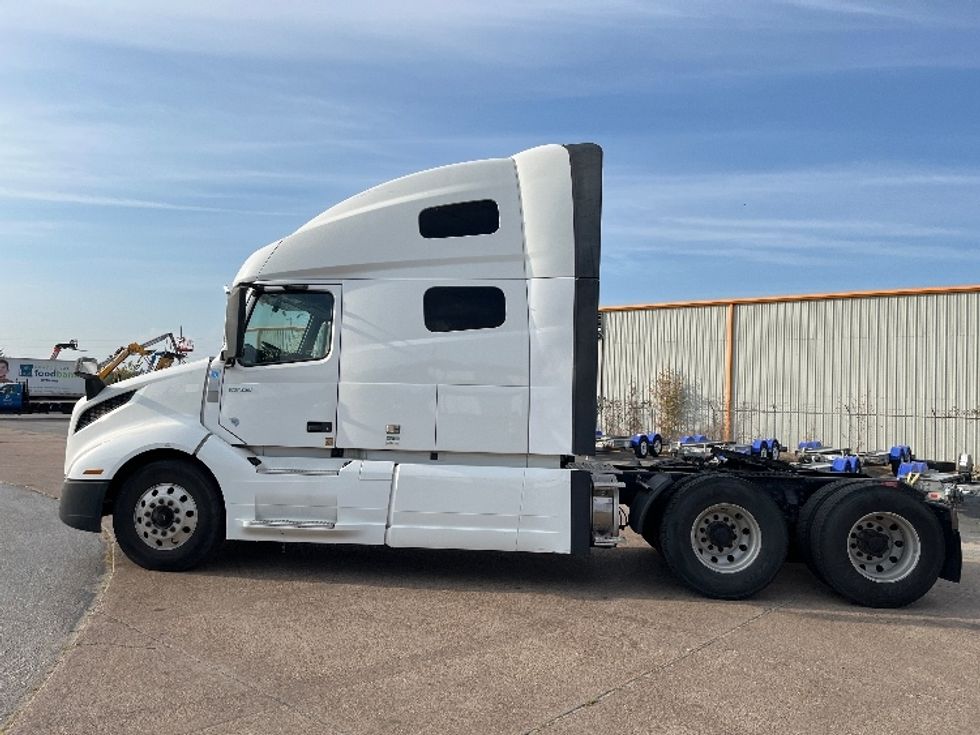 Sleeper Tractor-Heavy Duty Tractors-Volvo-2019-VNL64760-San Antonio-TX-652,144\n\t\tmiles-$ 56,000 - Image 4