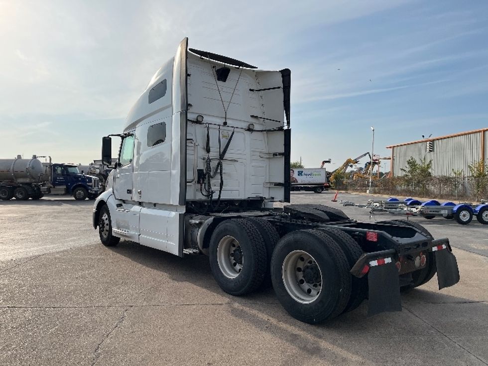 Sleeper Tractor-Heavy Duty Tractors-Volvo-2019-VNL64760-San Antonio-TX-652,144\n\t\tmiles-$ 56,000 - Image 5