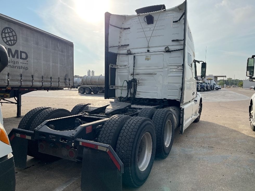 Sleeper Tractor-Heavy Duty Tractors-Volvo-2019-VNL64760-San Antonio-TX-652,144\n\t\tmiles-$ 56,000 - Image 7
