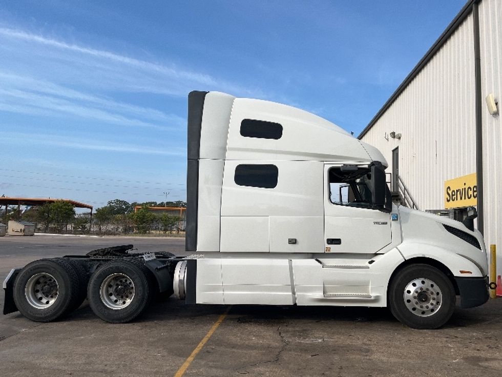 Sleeper Tractor-Heavy Duty Tractors-Volvo-2019-VNL64760-San Antonio-TX-652,144\n\t\tmiles-$ 56,000 - Image 8