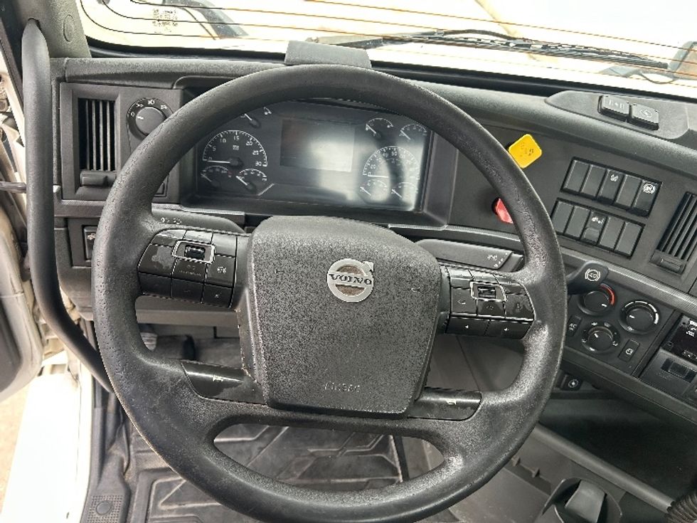 Sleeper Tractor-Heavy Duty Tractors-Volvo-2019-VNL64760-San Antonio-TX-662,102\n\t\tmiles-$ 52,000 - Image 11
