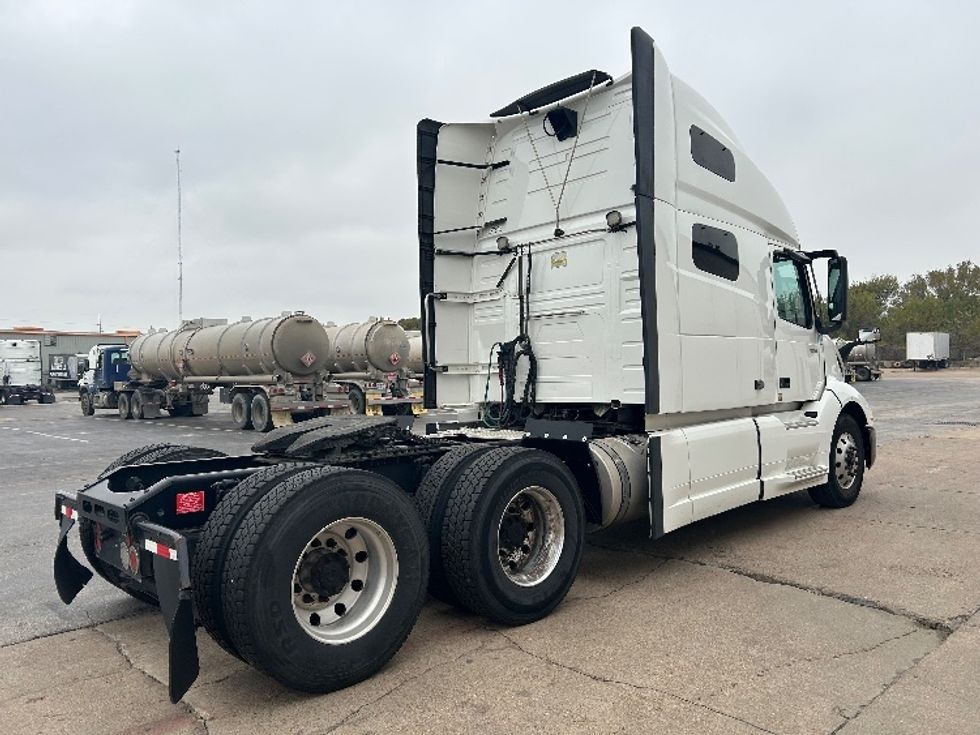 Sleeper Tractor-Heavy Duty Tractors-Volvo-2019-VNL64760-San Antonio-TX-662,102\n\t\tmiles-$ 52,000 - Image 7