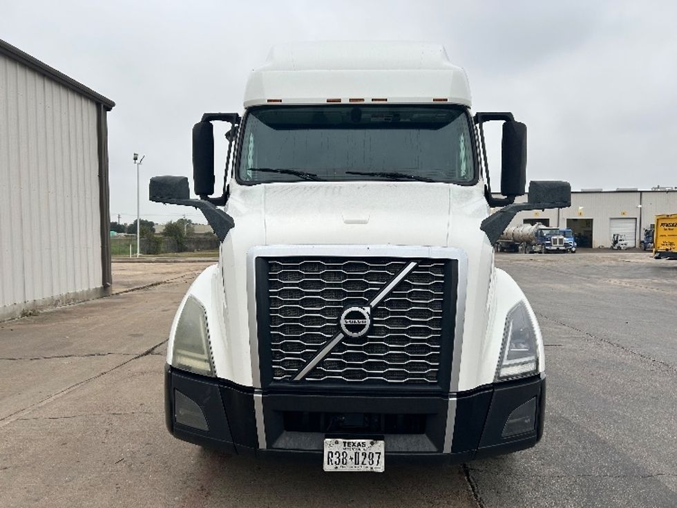 Sleeper Tractor-Heavy Duty Tractors-Volvo-2019-VNL64760-San Antonio-TX-662,520\n\t\tmiles-$ 54,000 - Image 2