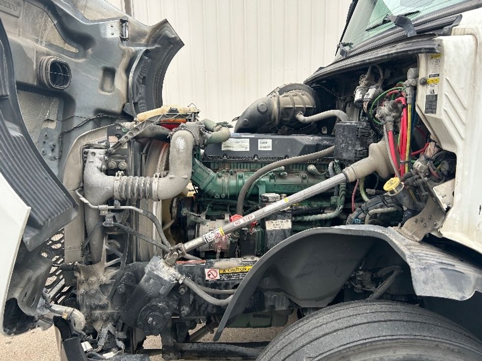 Sleeper Tractor-Heavy Duty Tractors-Volvo-2019-VNL64760-San Antonio-TX-662,520\n\t\tmiles-$ 54,000 - Image 20