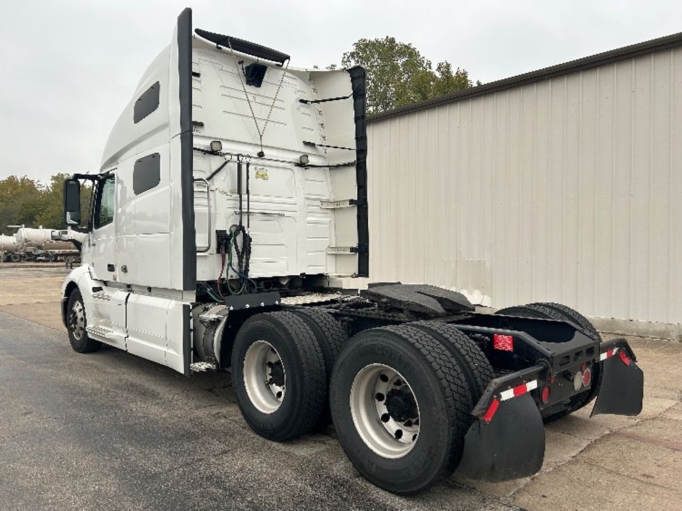 Sleeper Tractor-Heavy Duty Tractors-Volvo-2019-VNL64760-San Antonio-TX-662,520\n\t\tmiles-$ 54,000 - Image 5