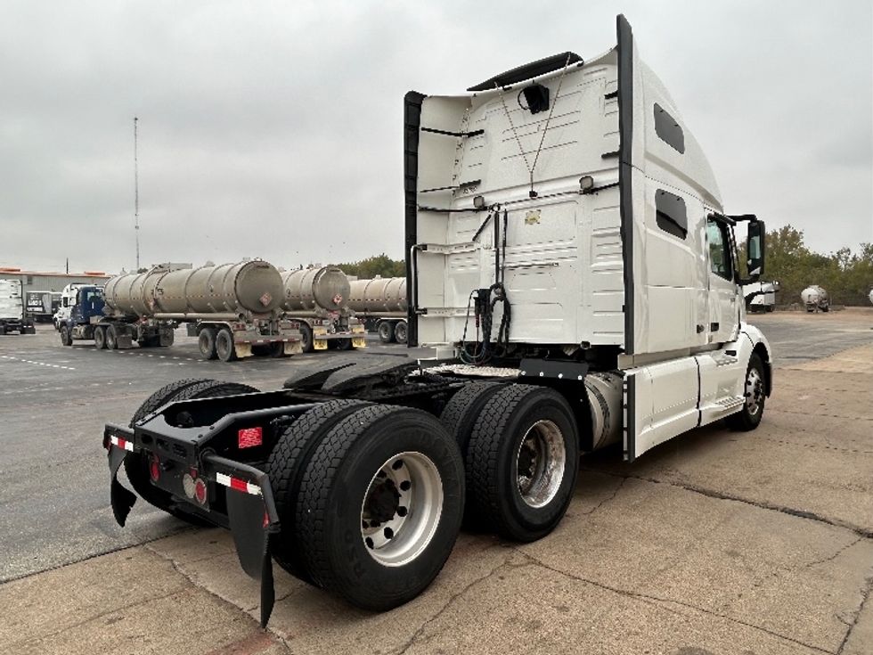 Sleeper Tractor-Heavy Duty Tractors-Volvo-2019-VNL64760-San Antonio-TX-662,520\n\t\tmiles-$ 54,000 - Image 7