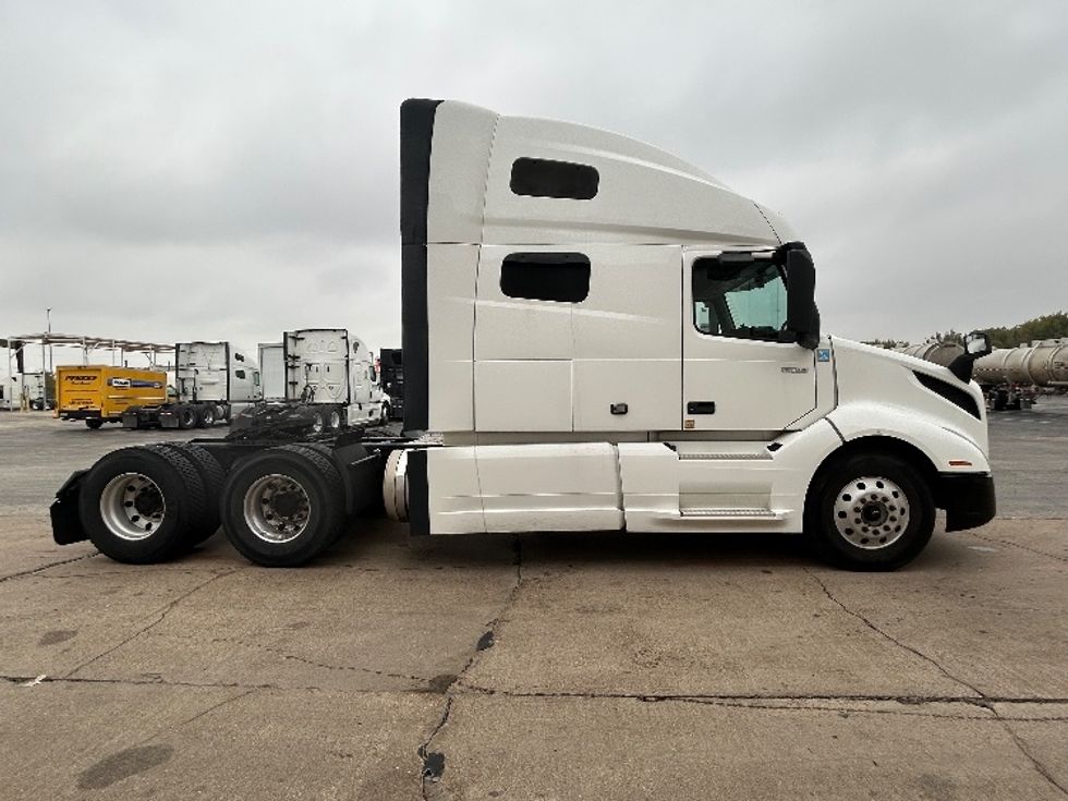 Sleeper Tractor-Heavy Duty Tractors-Volvo-2019-VNL64760-San Antonio-TX-662,520\n\t\tmiles-$ 54,000 - Image 8