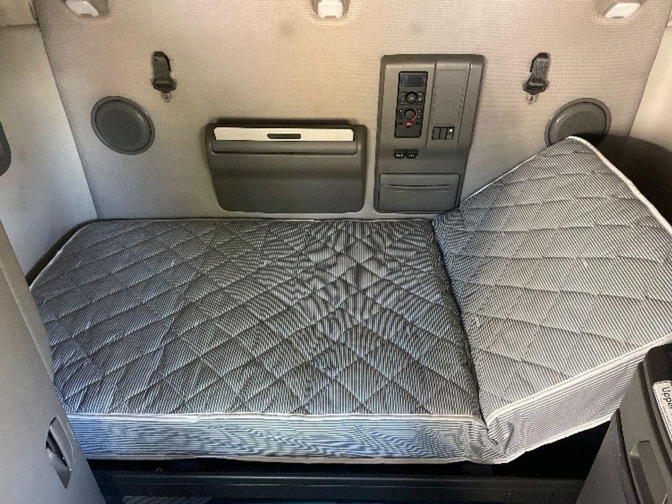 Sleeper Tractor-Heavy Duty Tractors-Volvo-2019-VNL64760-Spartanburg-SC-617,779\n\t\tmiles-$ 52,250 - Image 17