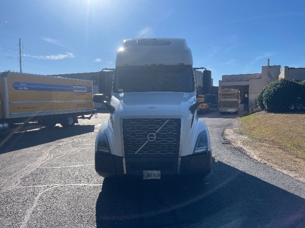 Sleeper Tractor-Heavy Duty Tractors-Volvo-2019-VNL64760-Spartanburg-SC-617,779\n\t\tmiles-$ 52,250 - Image 2