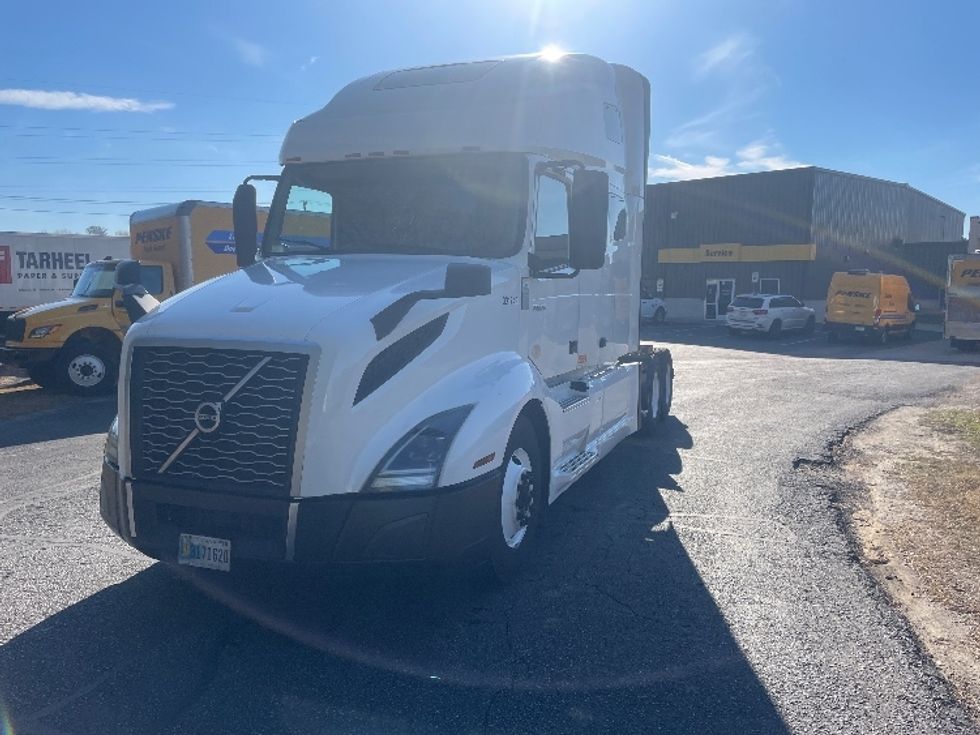 Sleeper Tractor-Heavy Duty Tractors-Volvo-2019-VNL64760-Spartanburg-SC-617,779\n\t\tmiles-$ 52,250 - Image 3