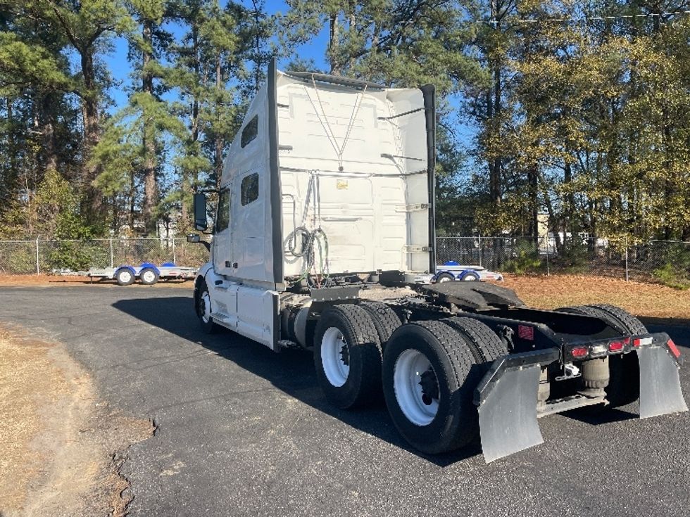 Sleeper Tractor-Heavy Duty Tractors-Volvo-2019-VNL64760-Spartanburg-SC-617,779\n\t\tmiles-$ 52,250 - Image 5
