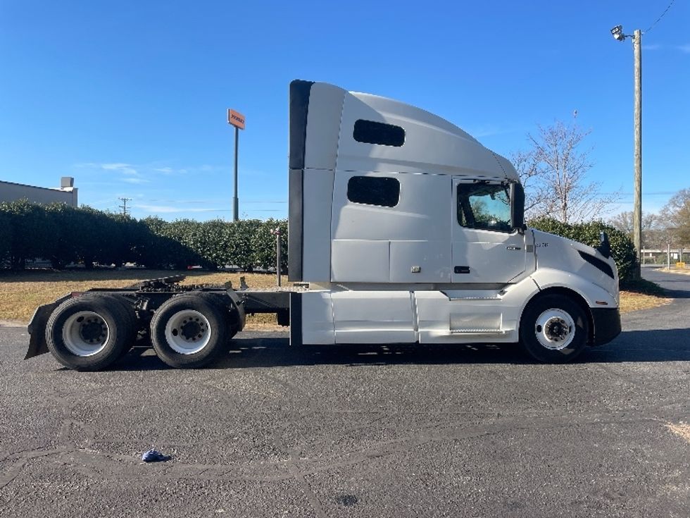 Sleeper Tractor-Heavy Duty Tractors-Volvo-2019-VNL64760-Spartanburg-SC-617,779\n\t\tmiles-$ 52,250 - Image 8