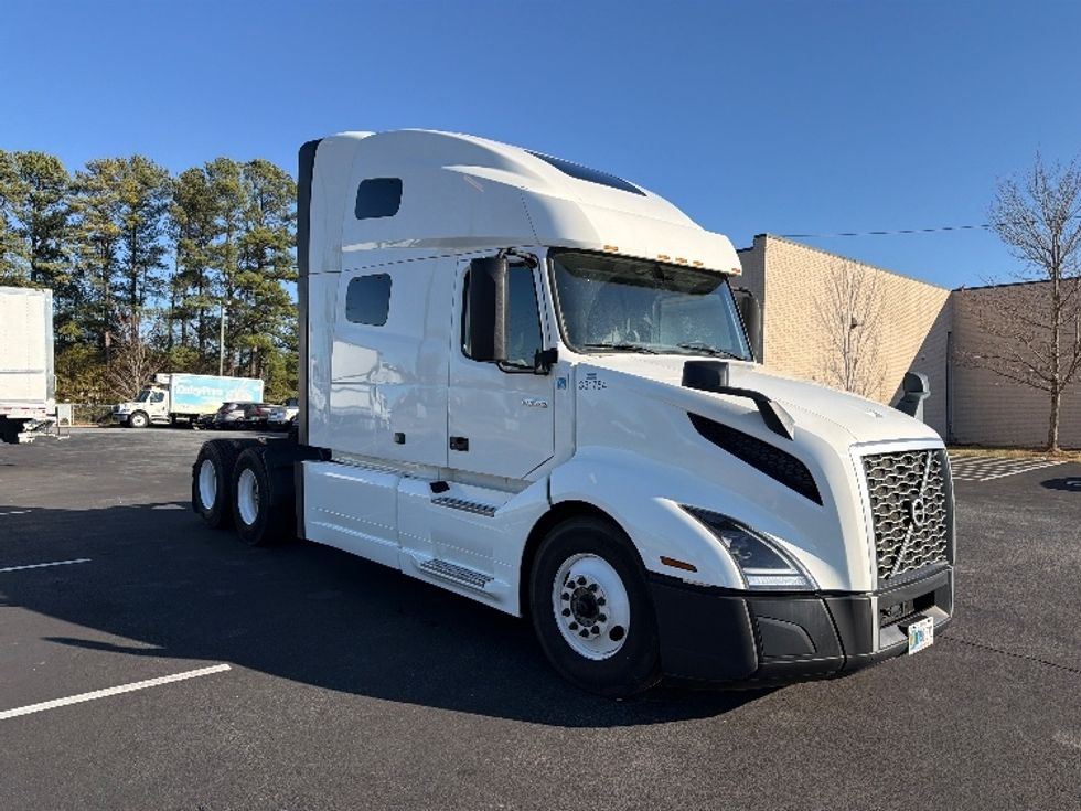 Sleeper Tractor-Heavy Duty Tractors-Volvo-2019-VNL64760-Spartanburg-SC-636,083\n\t\tmiles-$ 50,250 - Image 1