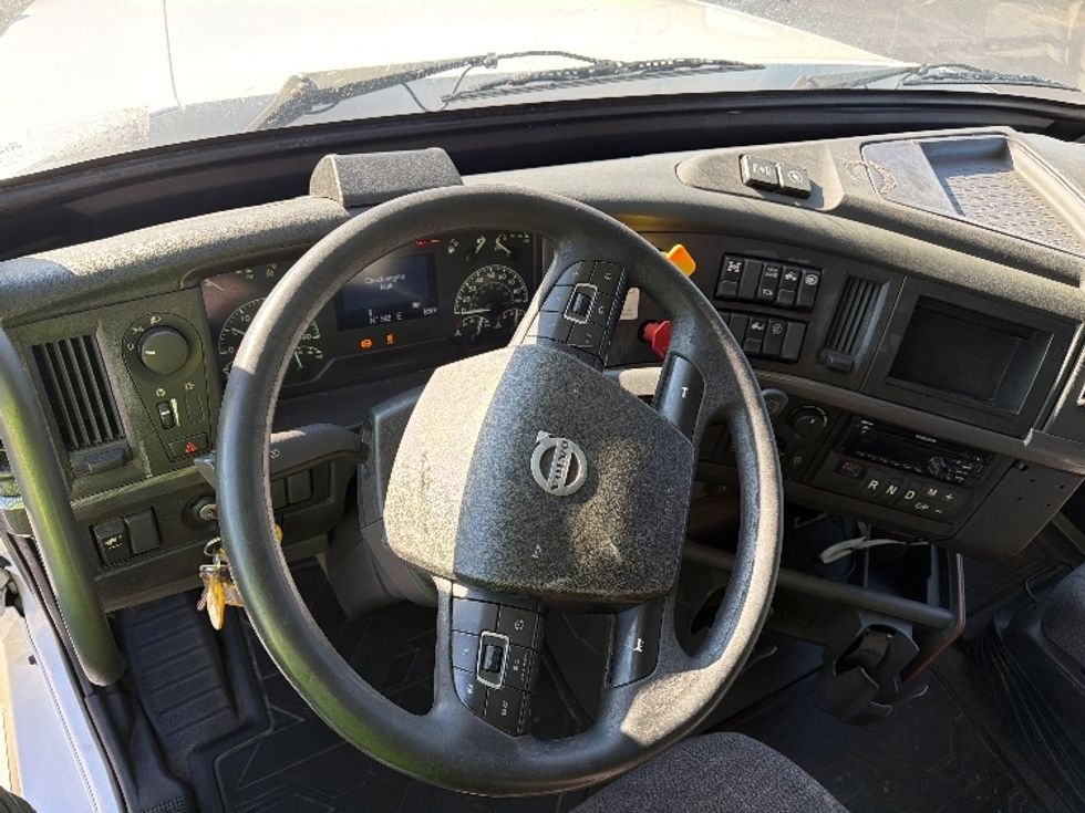 Sleeper Tractor-Heavy Duty Tractors-Volvo-2019-VNL64760-Spartanburg-SC-636,083\n\t\tmiles-$ 50,250 - Image 10