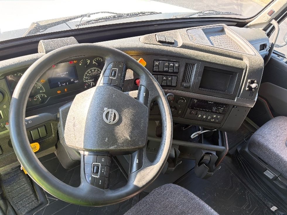 Sleeper Tractor-Heavy Duty Tractors-Volvo-2019-VNL64760-Spartanburg-SC-636,083\n\t\tmiles-$ 50,250 - Image 11