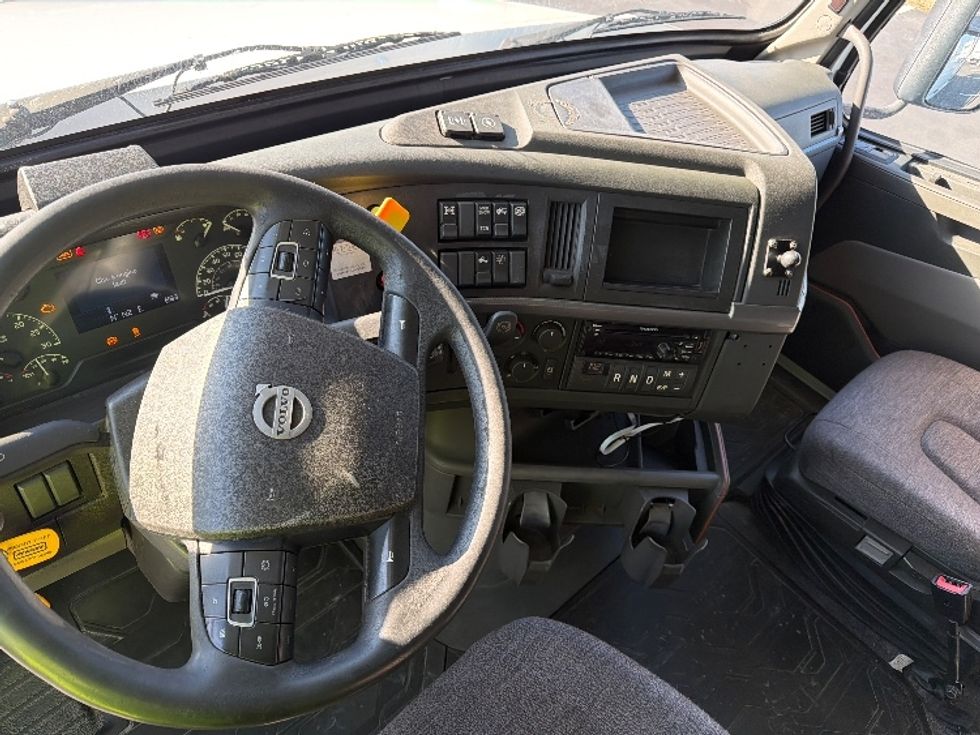 Sleeper Tractor-Heavy Duty Tractors-Volvo-2019-VNL64760-Spartanburg-SC-636,083\n\t\tmiles-$ 50,250 - Image 12