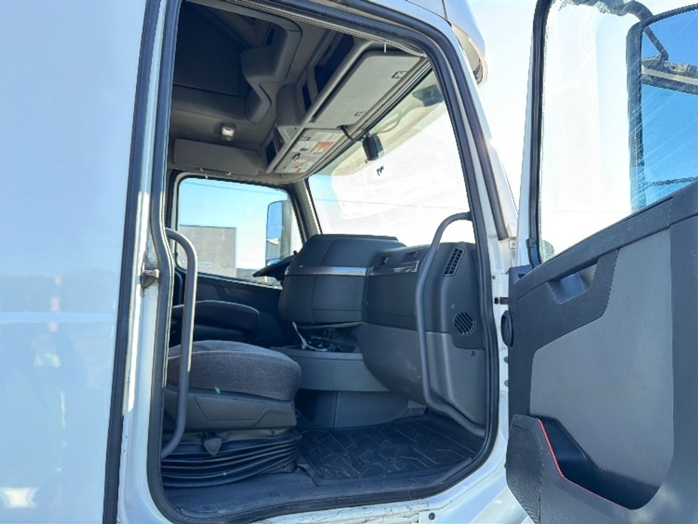 Sleeper Tractor-Heavy Duty Tractors-Volvo-2019-VNL64760-Spartanburg-SC-636,083\n\t\tmiles-$ 50,250 - Image 13