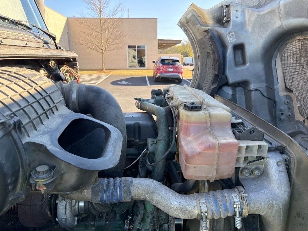 Sleeper Tractor-Heavy Duty Tractors-Volvo-2019-VNL64760-Spartanburg-SC-636,083\n\t\tmiles-$ 50,250 - Image 20