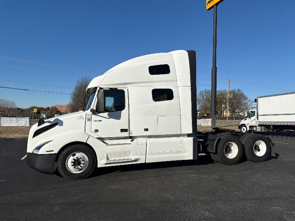 Sleeper Tractor-Heavy Duty Tractors-Volvo-2019-VNL64760-Spartanburg-SC-636,083\n\t\tmiles-$ 50,250 - Image 4