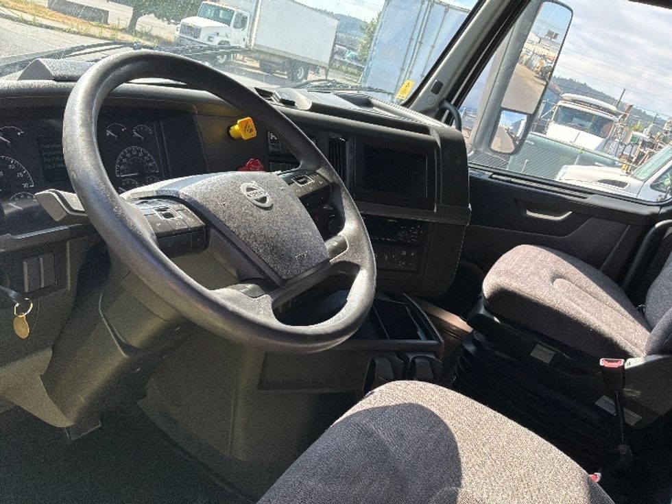 Sleeper Tractor-Heavy Duty Tractors-Volvo-2019-VNL64760-Spokane Valley-WA-614,797\n\t\tmiles-$ 55,750 - Image 10