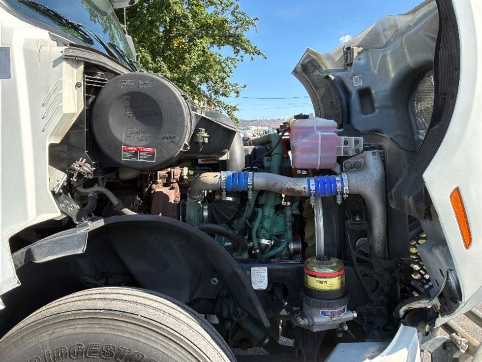 Sleeper Tractor-Heavy Duty Tractors-Volvo-2019-VNL64760-Spokane Valley-WA-614,797\n\t\tmiles-$ 55,750 - Image 20