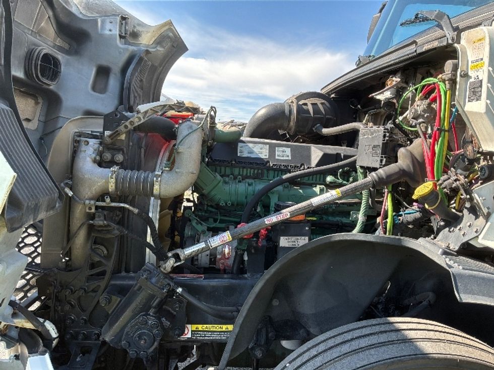 Sleeper Tractor-Heavy Duty Tractors-Volvo-2019-VNL64760-Spokane Valley-WA-614,797\n\t\tmiles-$ 55,750 - Image 21