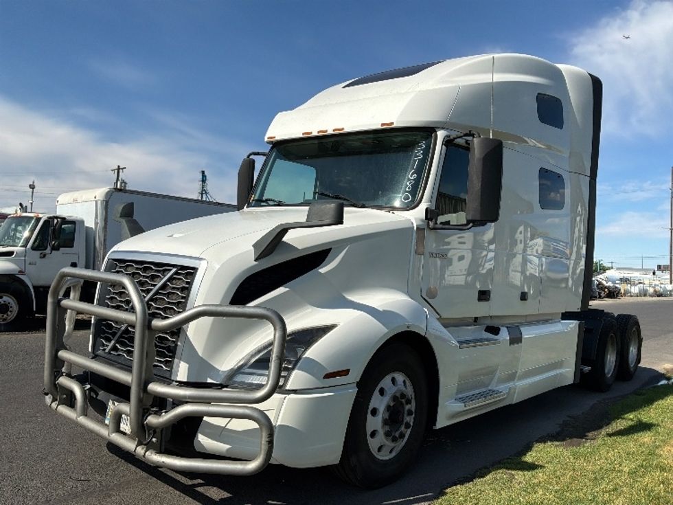 Sleeper Tractor-Heavy Duty Tractors-Volvo-2019-VNL64760-Spokane Valley-WA-614,797\n\t\tmiles-$ 55,750 - Image 3