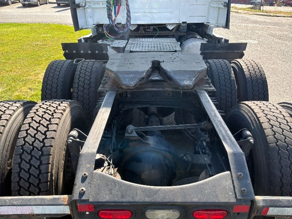 Sleeper Tractor-Heavy Duty Tractors-Volvo-2019-VNL64760-Spokane Valley-WA-614,797\n\t\tmiles-$ 55,750 - Image 6