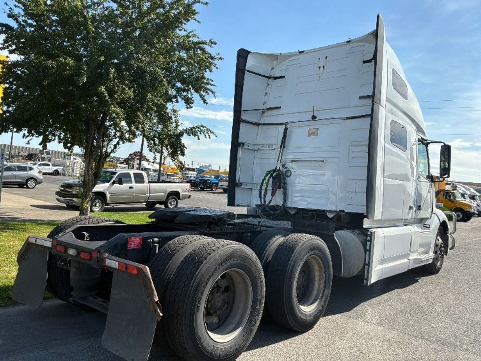 Sleeper Tractor-Heavy Duty Tractors-Volvo-2019-VNL64760-Spokane Valley-WA-614,797\n\t\tmiles-$ 55,750 - Image 7