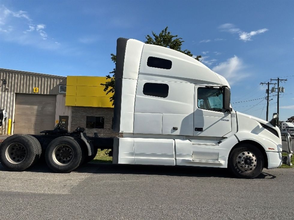 Sleeper Tractor-Heavy Duty Tractors-Volvo-2019-VNL64760-Spokane Valley-WA-614,797\n\t\tmiles-$ 55,750 - Image 8