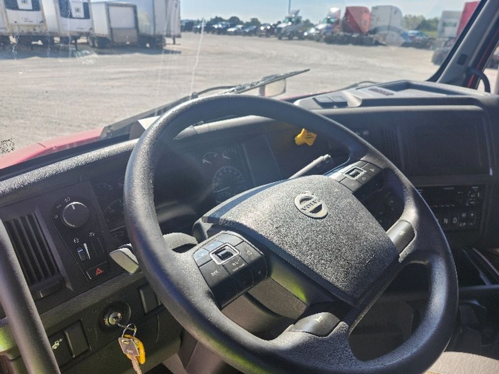 Sleeper Tractor-Heavy Duty Tractors-Volvo-2019-VNL64760-Sturtevant-WI-477,954\n\t\tmiles-$ 63,500 - Image 10