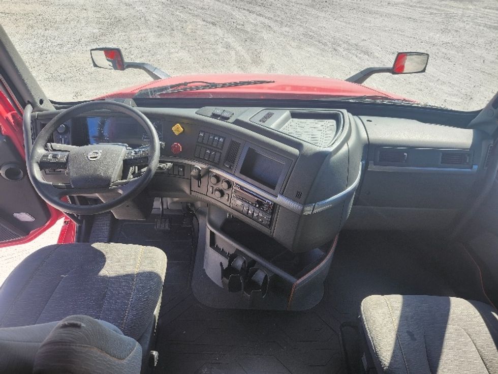Sleeper Tractor-Heavy Duty Tractors-Volvo-2019-VNL64760-Sturtevant-WI-477,954\n\t\tmiles-$ 63,500 - Image 12