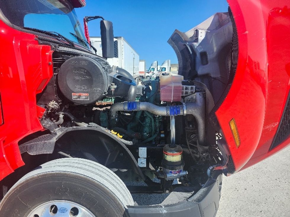 Sleeper Tractor-Heavy Duty Tractors-Volvo-2019-VNL64760-Sturtevant-WI-477,954\n\t\tmiles-$ 63,500 - Image 20
