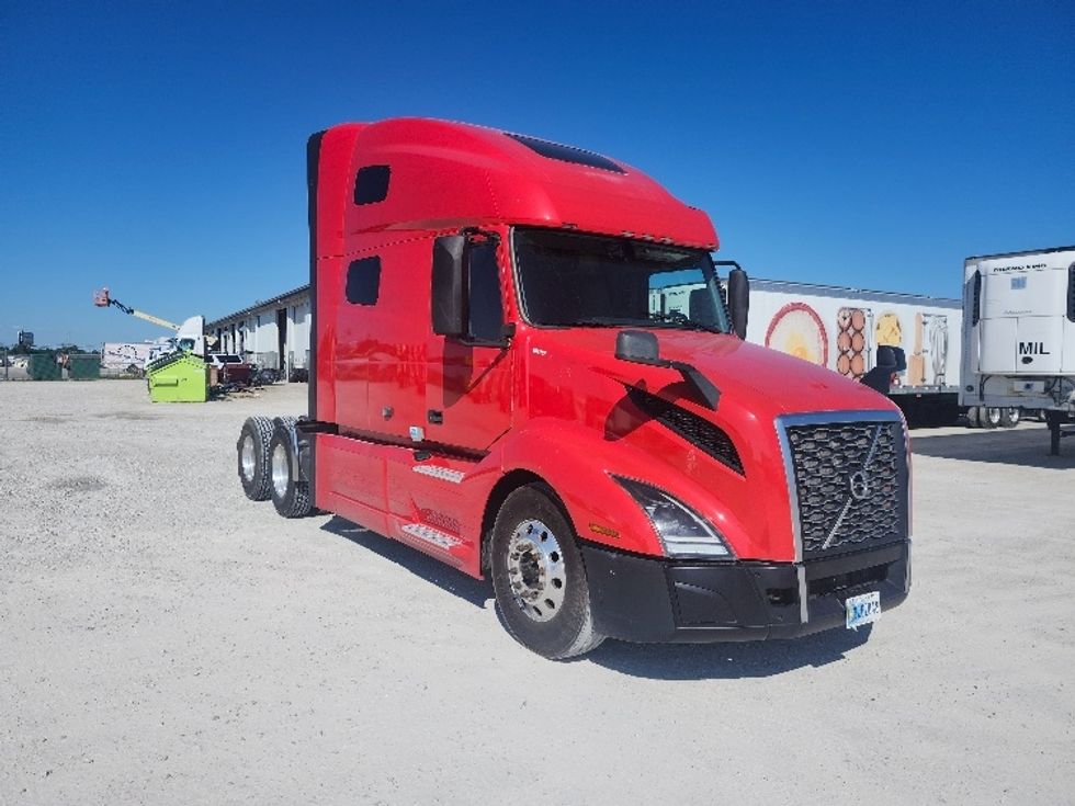 Sleeper Tractor-Heavy Duty Tractors-Volvo-2019-VNL64760-Sturtevant-WI-477,954\n\t\tmiles-$ 63,500 - Image 3