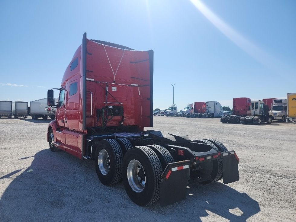 Sleeper Tractor-Heavy Duty Tractors-Volvo-2019-VNL64760-Sturtevant-WI-477,954\n\t\tmiles-$ 63,500 - Image 5