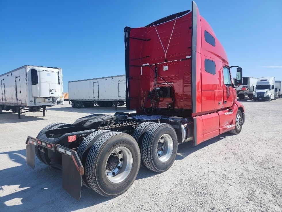 Sleeper Tractor-Heavy Duty Tractors-Volvo-2019-VNL64760-Sturtevant-WI-477,954\n\t\tmiles-$ 63,500 - Image 7