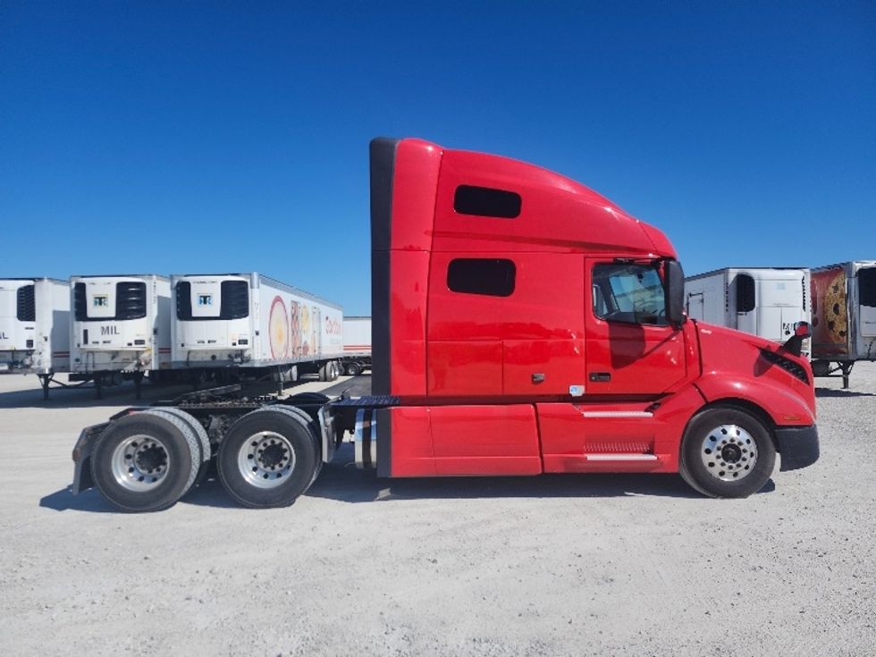 Sleeper Tractor-Heavy Duty Tractors-Volvo-2019-VNL64760-Sturtevant-WI-477,954\n\t\tmiles-$ 63,500 - Image 8