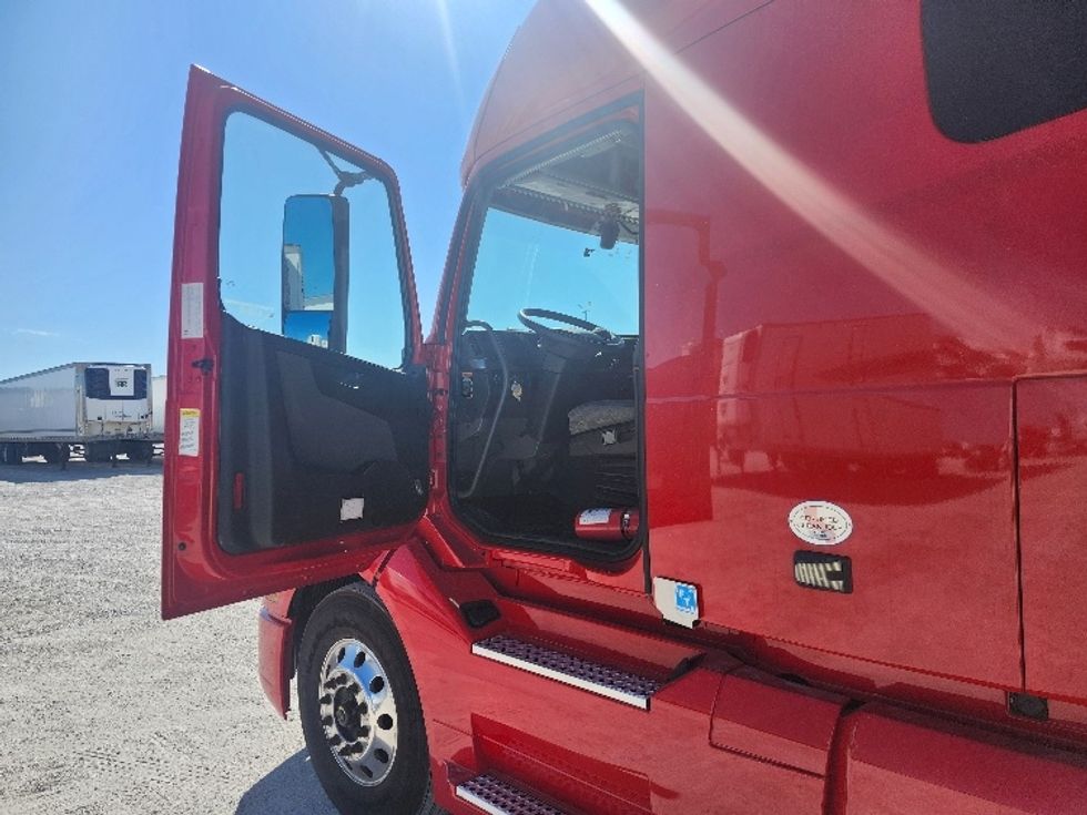 Sleeper Tractor-Heavy Duty Tractors-Volvo-2019-VNL64760-Sturtevant-WI-477,954\n\t\tmiles-$ 63,500 - Image 9