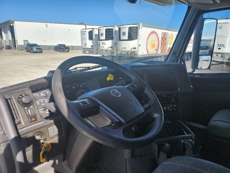 Sleeper Tractor-Heavy Duty Tractors-Volvo-2019-VNL64760-Sturtevant-WI-485,918\n\t\tmiles-$ 64,000 - Image 10