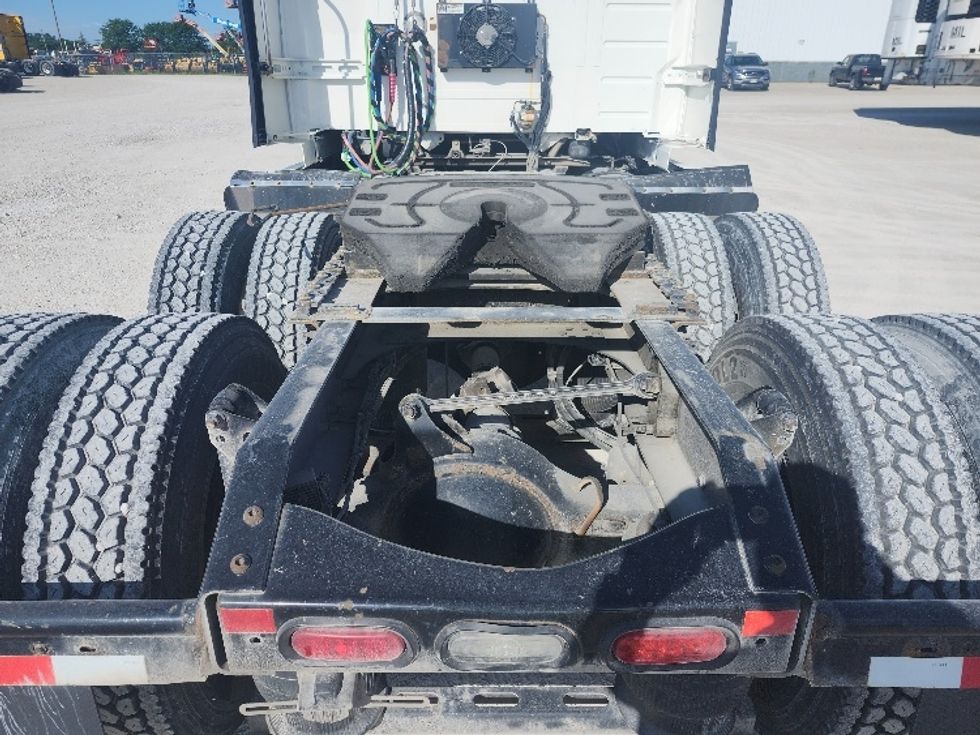 Sleeper Tractor-Heavy Duty Tractors-Volvo-2019-VNL64760-Sturtevant-WI-485,918\n\t\tmiles-$ 64,000 - Image 6