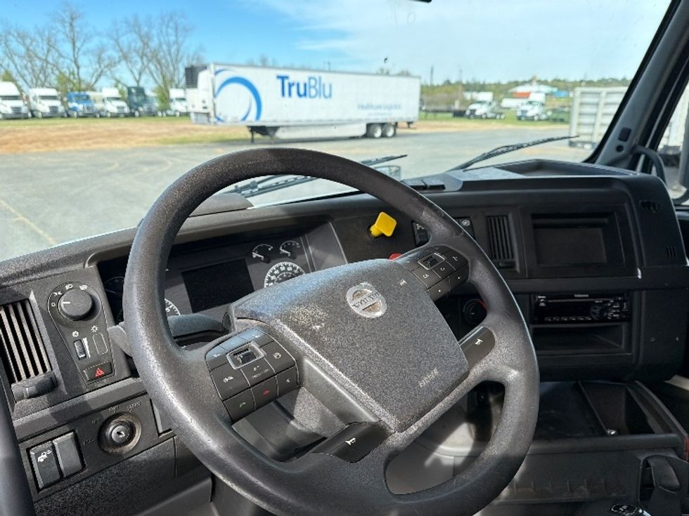 Sleeper Tractor-Heavy Duty Tractors-Volvo-2019-VNL64760-Tifton-GA-482,744\n\t\tmiles-$ 56,500 - Image 10