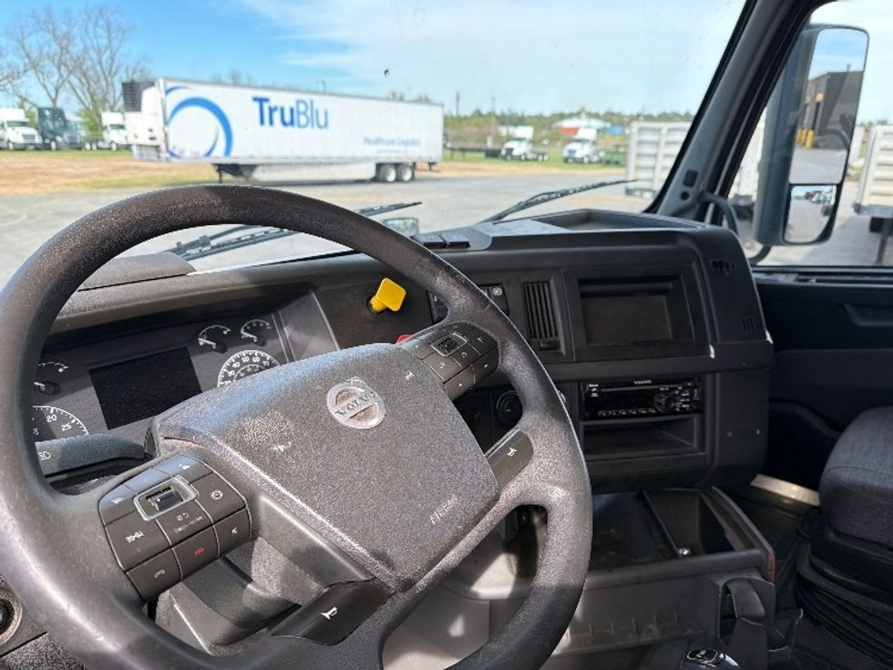 Sleeper Tractor-Heavy Duty Tractors-Volvo-2019-VNL64760-Tifton-GA-482,744\n\t\tmiles-$ 56,500 - Image 11