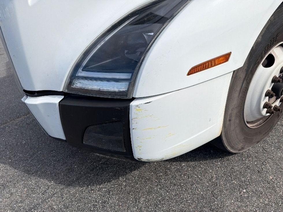 Sleeper Tractor-Heavy Duty Tractors-Volvo-2019-VNL64760-Tifton-GA-482,744\n\t\tmiles-$ 56,500 - Image 23