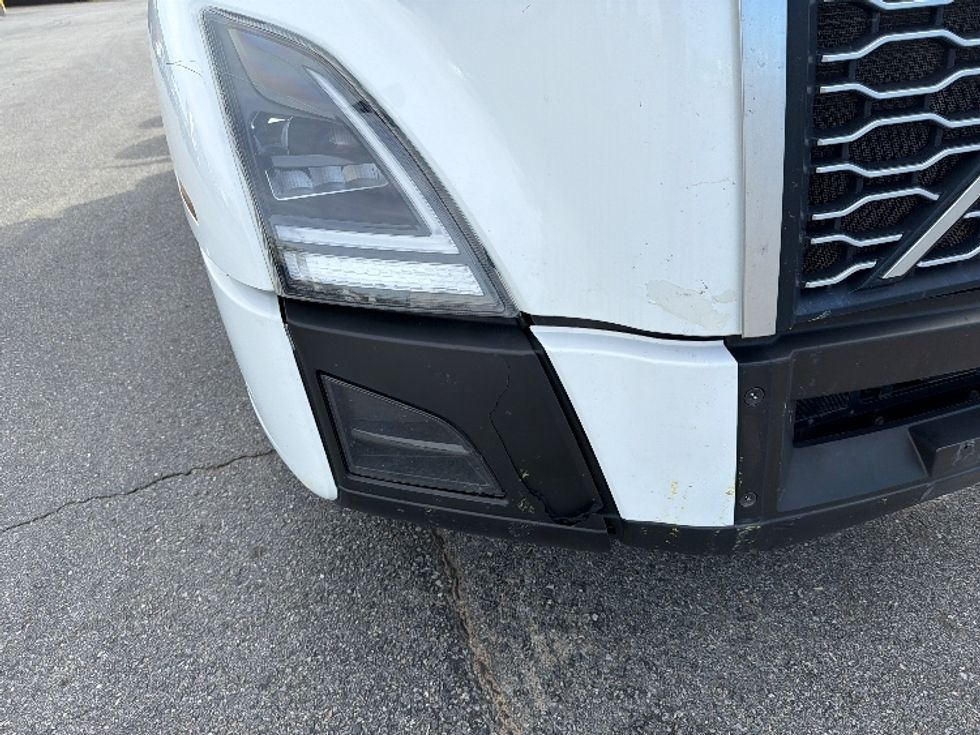 Sleeper Tractor-Heavy Duty Tractors-Volvo-2019-VNL64760-Tifton-GA-482,744\n\t\tmiles-$ 56,500 - Image 24