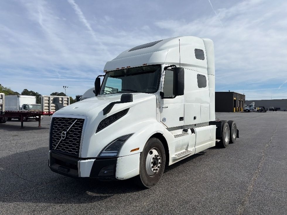 Sleeper Tractor-Heavy Duty Tractors-Volvo-2019-VNL64760-Tifton-GA-482,744\n\t\tmiles-$ 56,500 - Image 3