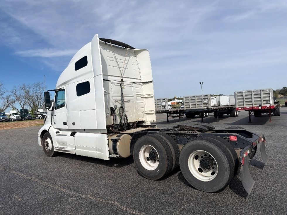Sleeper Tractor-Heavy Duty Tractors-Volvo-2019-VNL64760-Tifton-GA-482,744\n\t\tmiles-$ 56,500 - Image 5