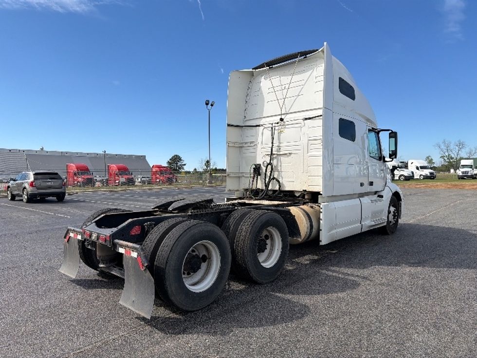 Sleeper Tractor-Heavy Duty Tractors-Volvo-2019-VNL64760-Tifton-GA-482,744\n\t\tmiles-$ 56,500 - Image 7