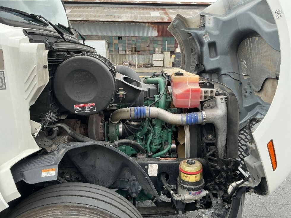 Sleeper Tractor-Heavy Duty Tractors-Volvo-2019-VNL64760-Torrance-CA-523,606\n\t\tmiles-$ 61,000 - Image 20