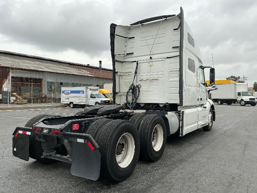 Sleeper Tractor-Heavy Duty Tractors-Volvo-2019-VNL64760-Torrance-CA-523,606\n\t\tmiles-$ 61,000 - Image 7